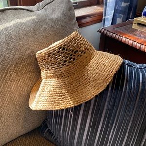Banana Republic raffia bucket hat